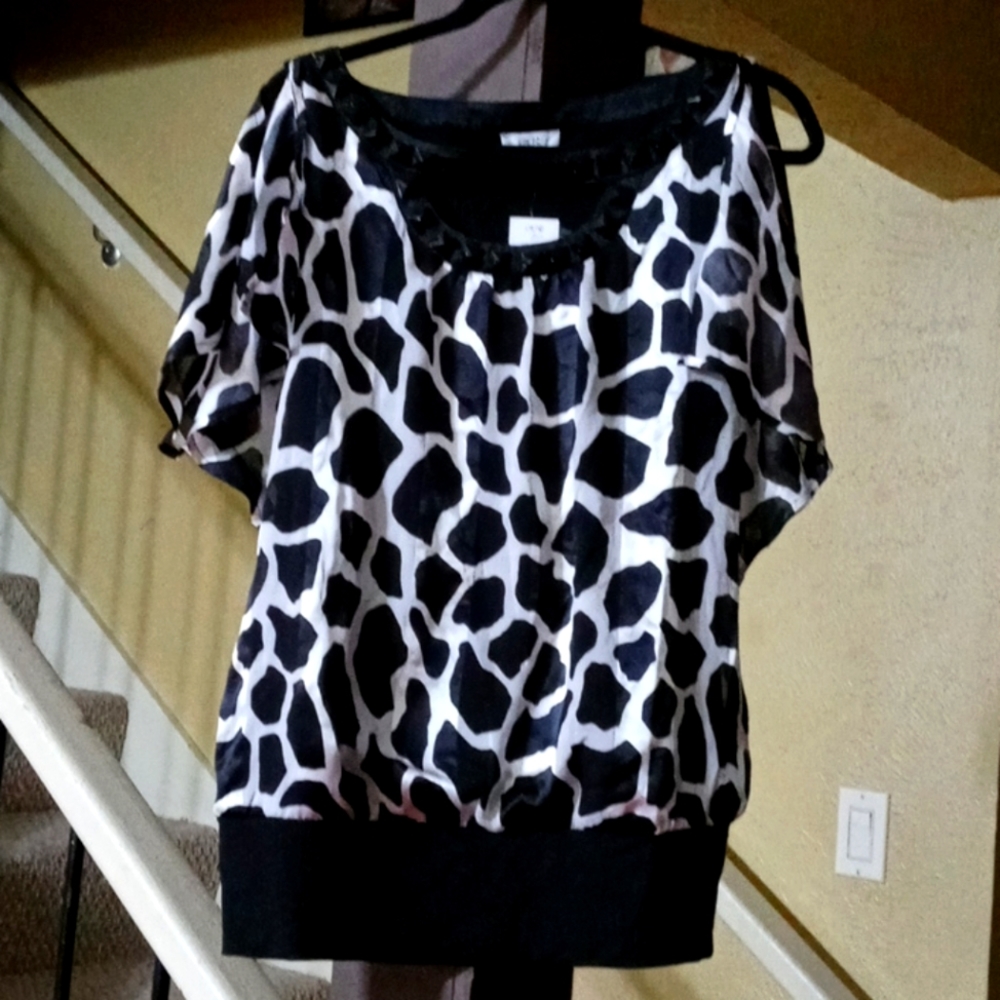 Cache Black & White Giraffe Print Blouse w/Studs